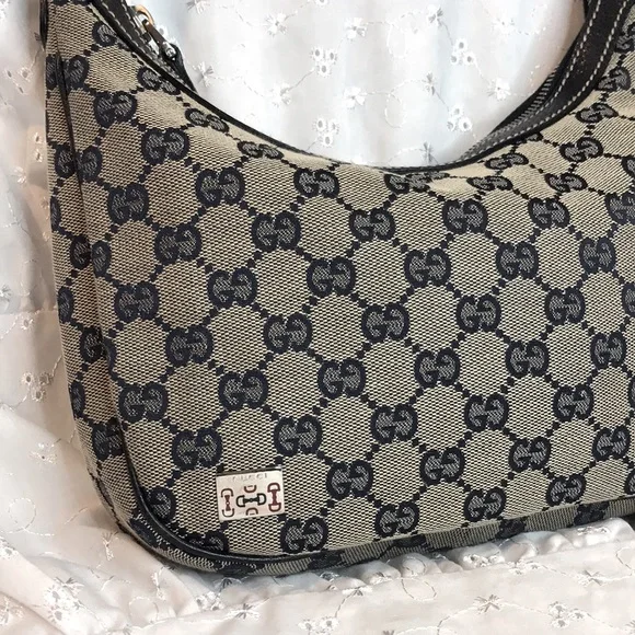 ⭐️ Rare Authentic Vintage Gucci Mini Croissant Shoulder Bag - Picture 3 of 14